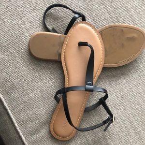 Old navy black tree T strap sandals